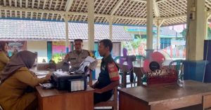 Veb-kamerada kokraklarni korsatadi Veb-kamerada kokraklarni korsatadi